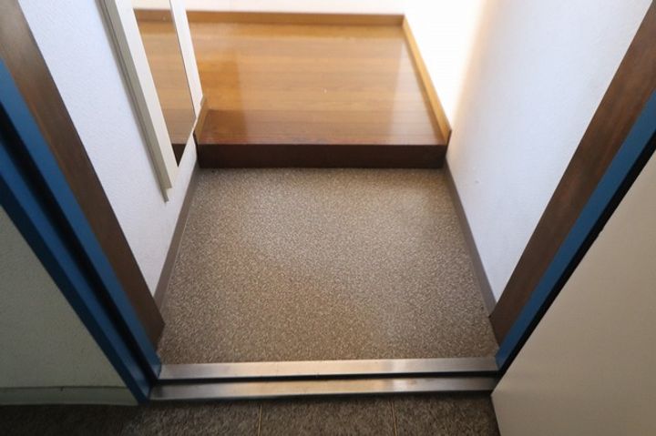 ハイツプランタンの玄関