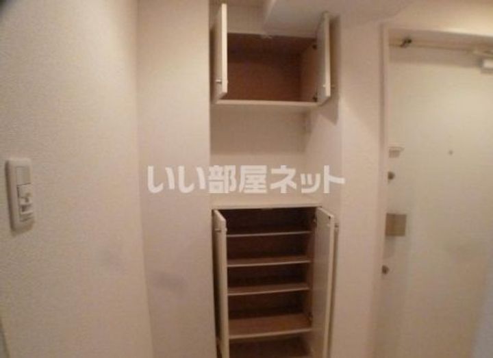 KDXレジデンス西院の玄関