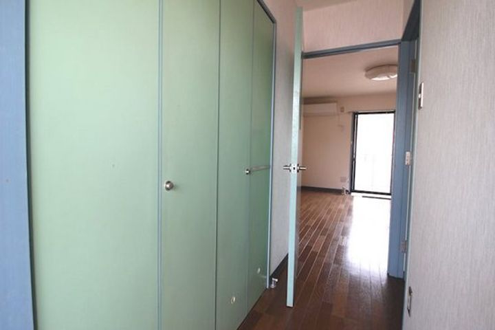 ヴェルサーチにわせの内装
