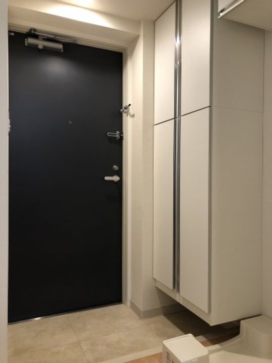 東京都新宿区弁天町(マンション)の賃貸物件の玄関