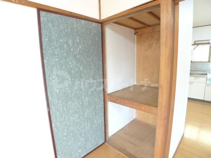 スズキハイツの玄関