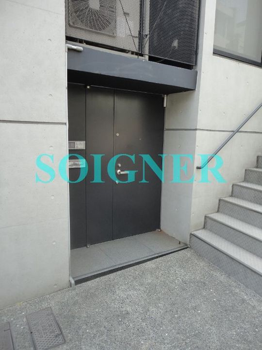 目白セクエンツァの玄関