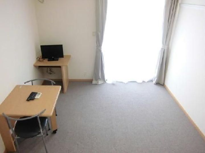 レオパレスライジングサンの居間