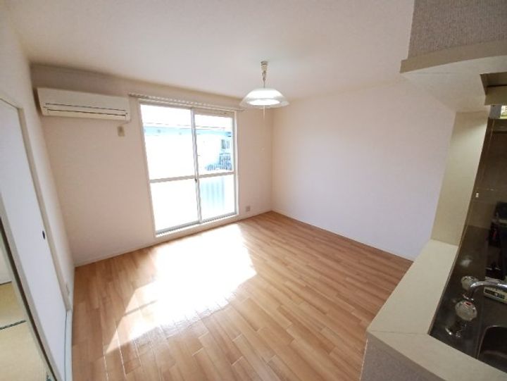 グリーンズホリデイBの居間