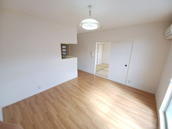 グリーンズホリデイBの居間