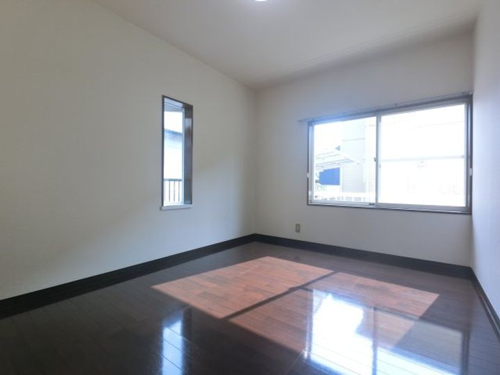 メゾン黒砂台C棟の居間