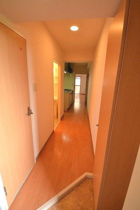 コンフォール清和の玄関