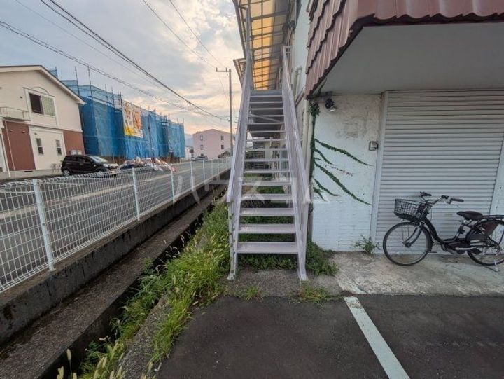 奥津ビルの地図