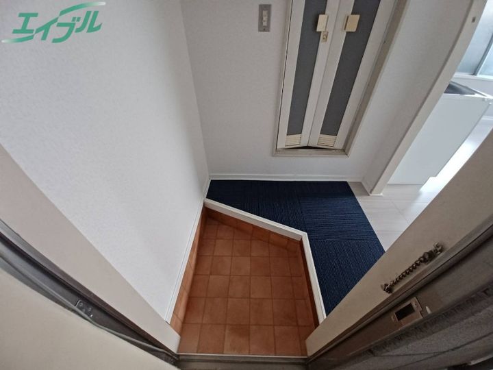 メゾンハピネスの玄関