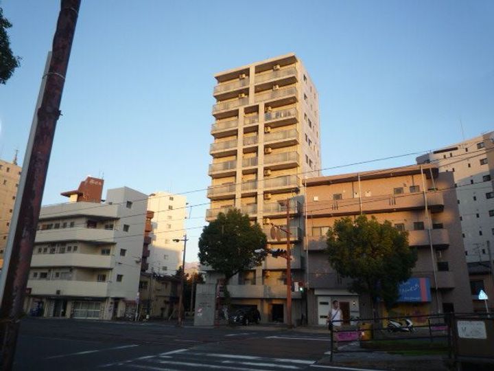グランドゥール鴨池の外観