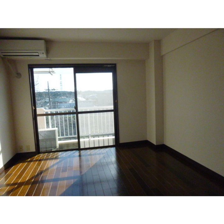 パレ・ドール壱番館の居間