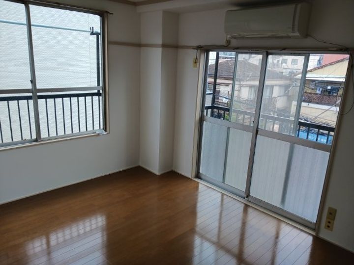 フジエイマンションの居間