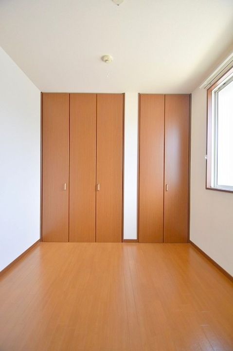 ニューヴァレイ船越A棟の居間