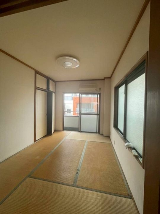 大西ビルの内装