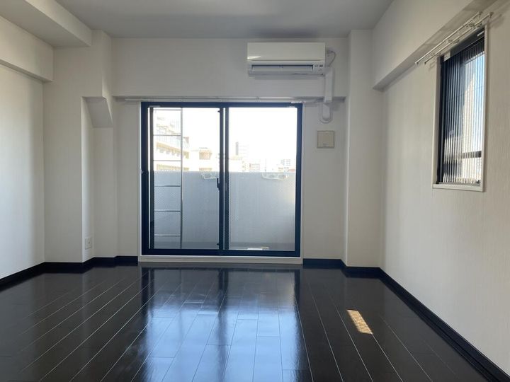 コスモリード神戸三宮の居間