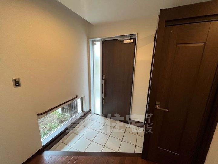 大阪府吹田市千里山西5(一戸建)の賃貸物件の玄関