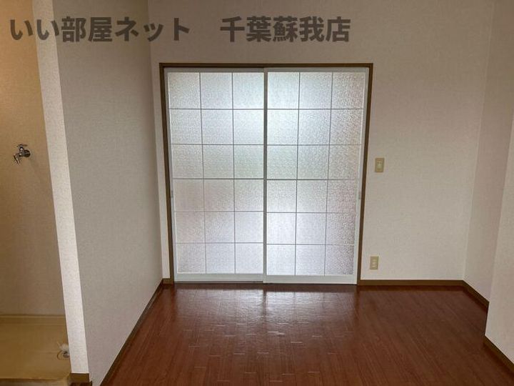 スプリング・クレイン IIの居間