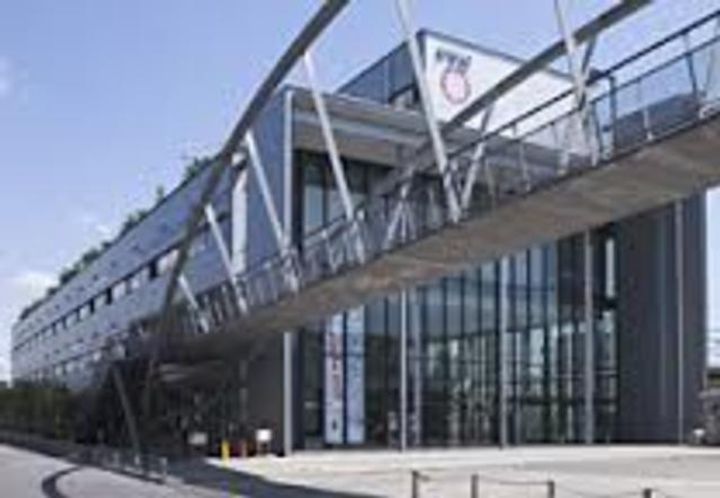 グリーンフィールドの周辺