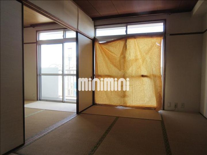 岐阜南中駒ビルの内装