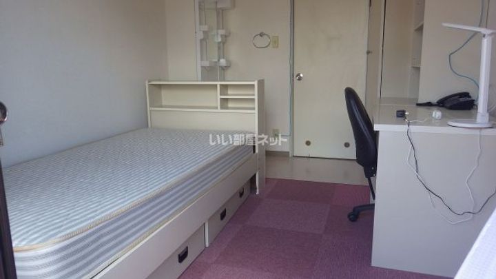 ドーミー赤池の居間