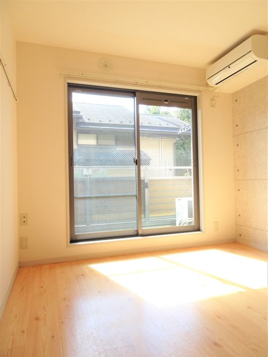 ビエナアート1(ワン)の居間