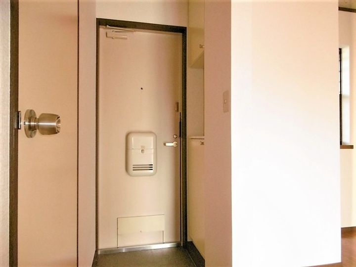 グリーンハイツ関根の玄関