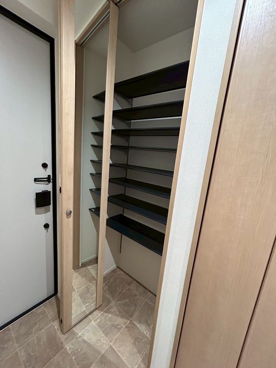 東京都日野市多摩平6(マンション)の賃貸物件の玄関