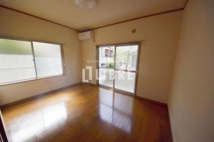 第5白王ハイツの居間