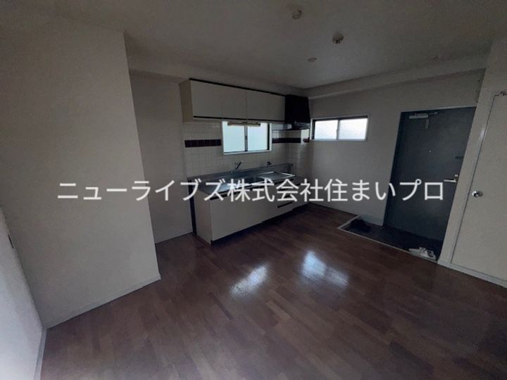 ラリーブコートの居間