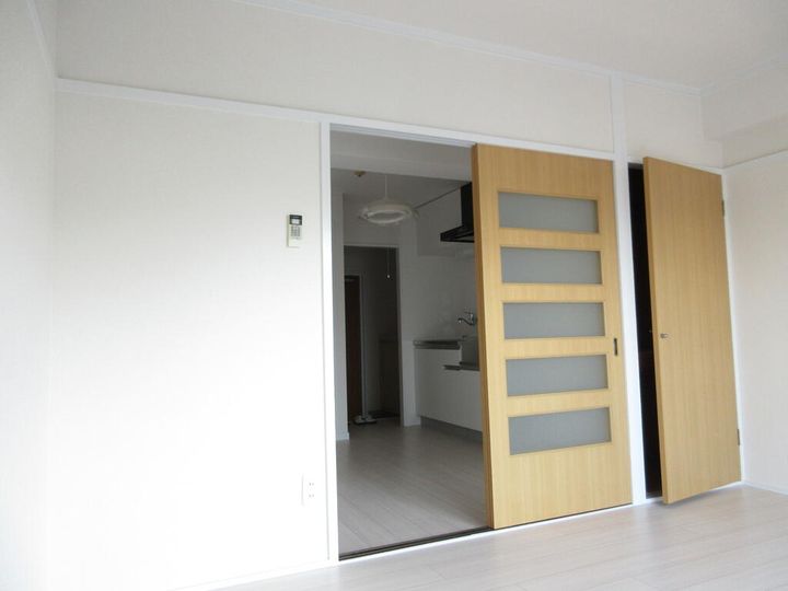 広島県広島市西区三滝町の賃貸マンションの居間