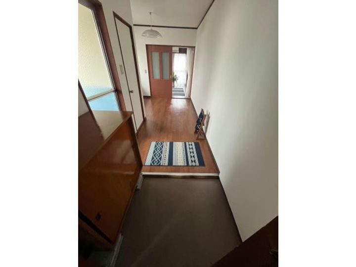 コーポマロミの玄関