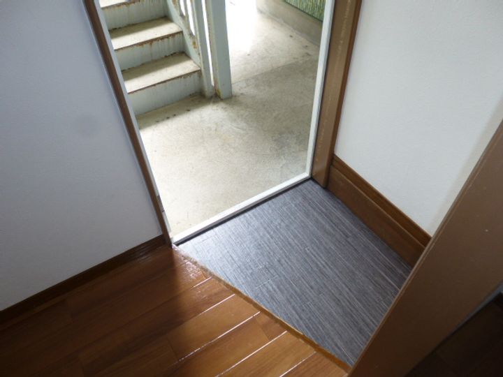 SKハイツの玄関