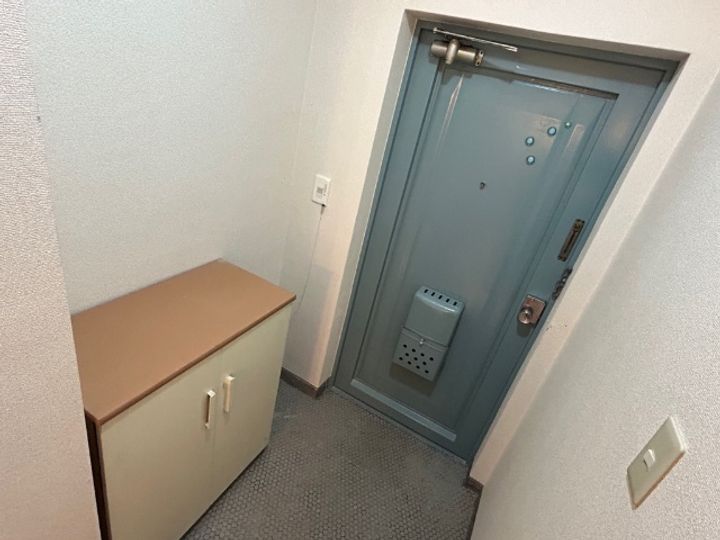 シルバーコーポの玄関