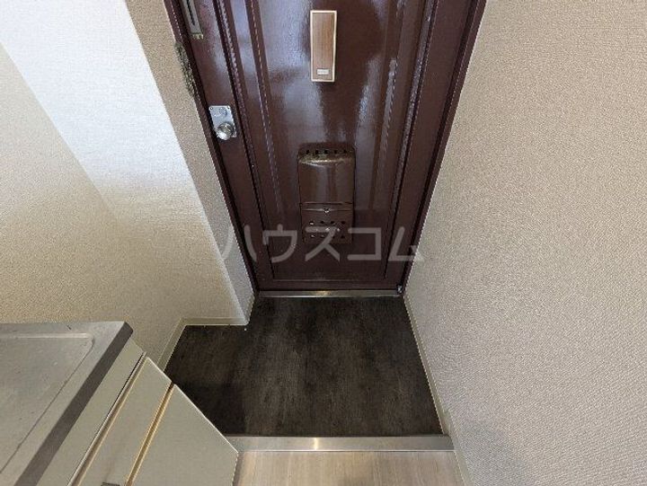 メゾン・ド・ヴィルこがねの玄関