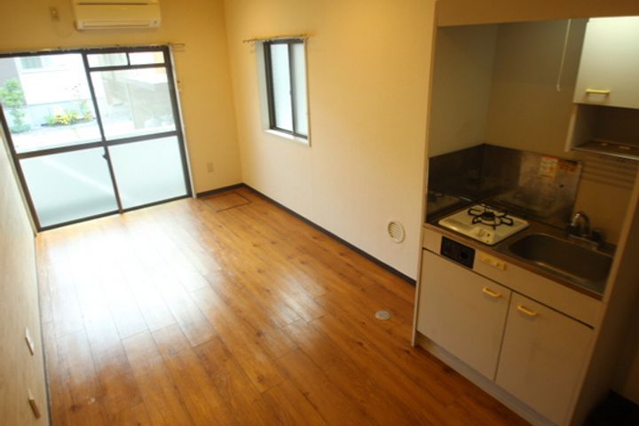 五日市中央ビルの居間