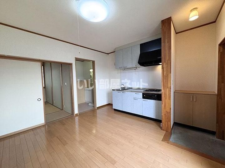 山内アパートの居間