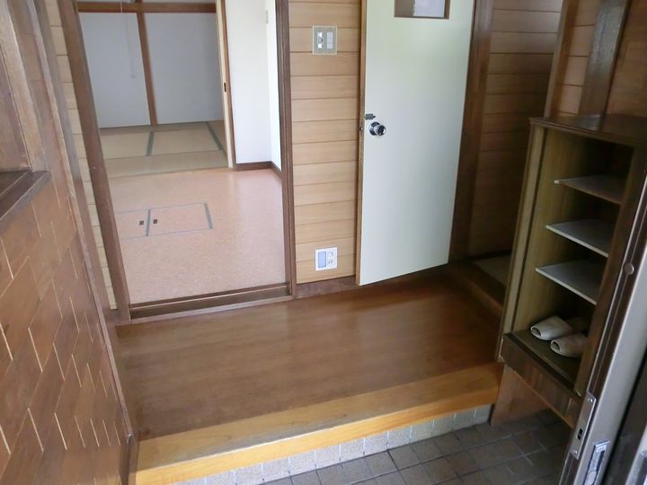 青森県青森市松森2(一戸建)の賃貸物件の玄関