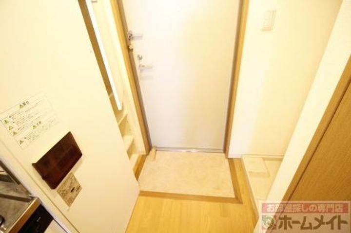 矢田健商店中之棟マンションの玄関