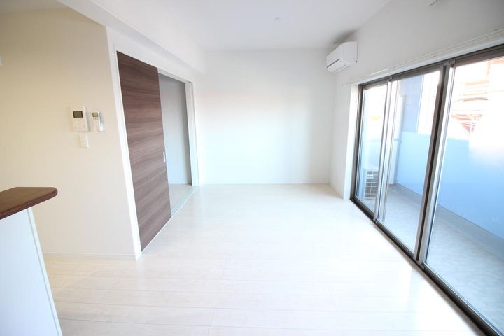 ハクゾウロッジングの居間