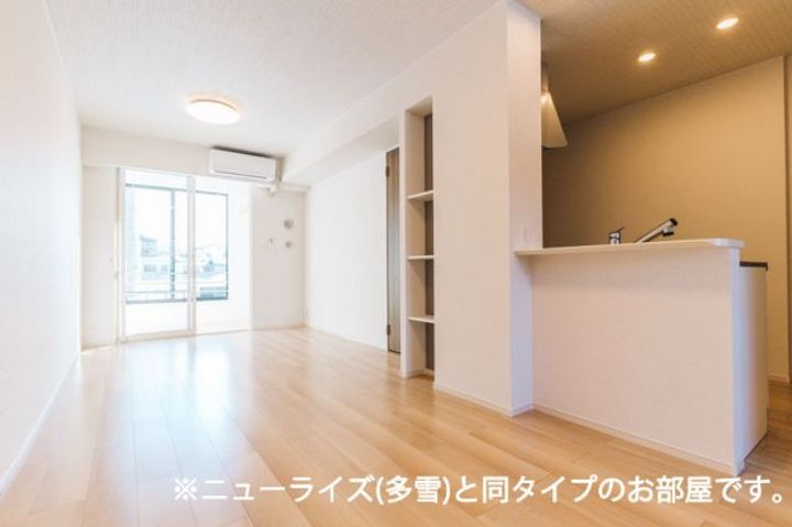 新潟県上越市南本町2(アパート)の賃貸物件の居間