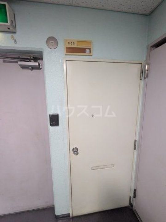 ウエストプラザ三越の玄関