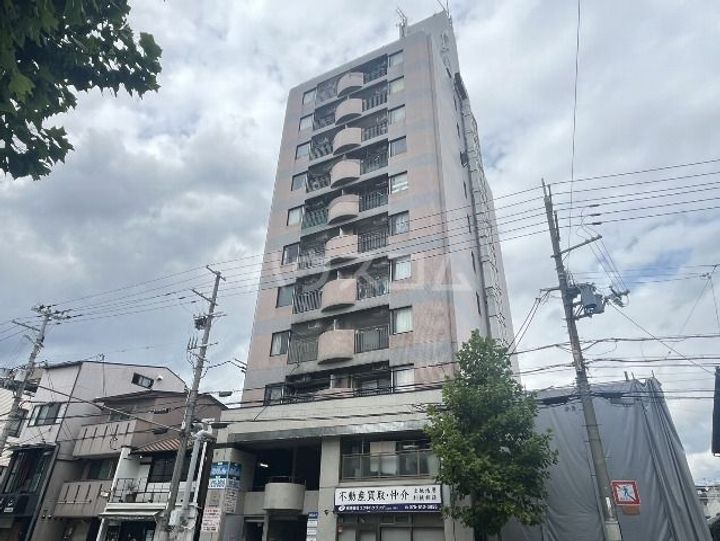 ウエストプラザ三越の外観