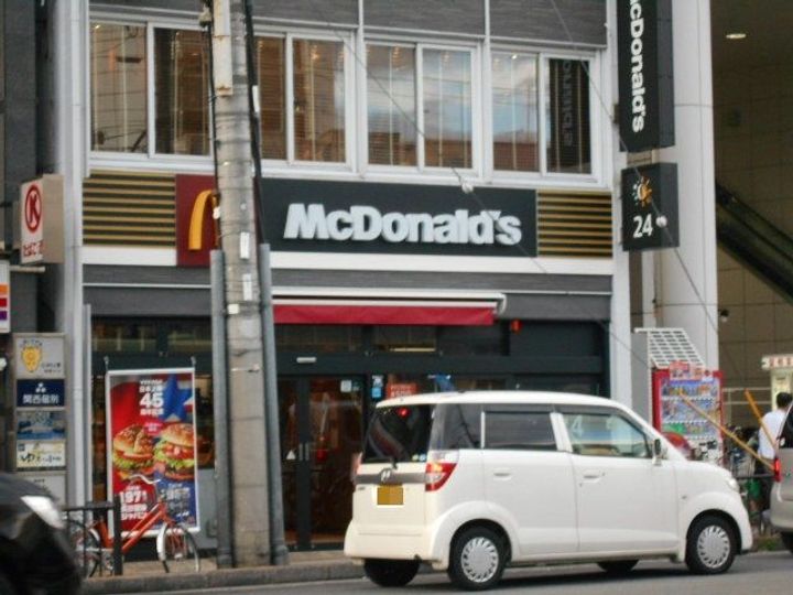 ウエストプラザ三越の周辺