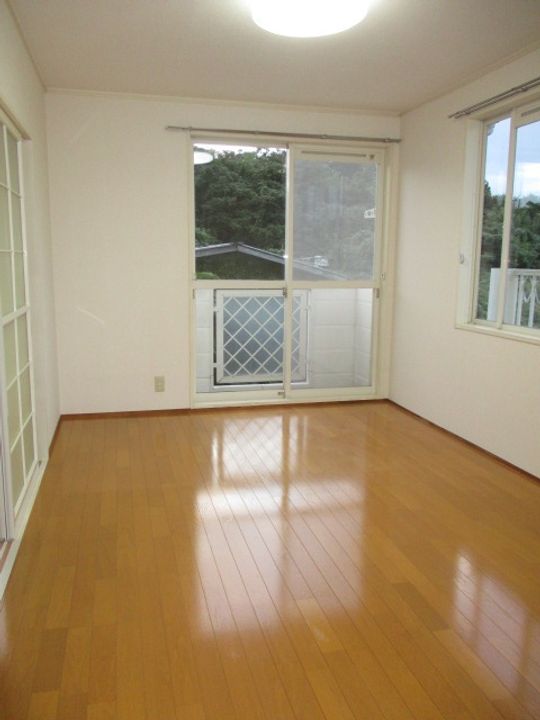 レジデンスHYJ A棟の居間