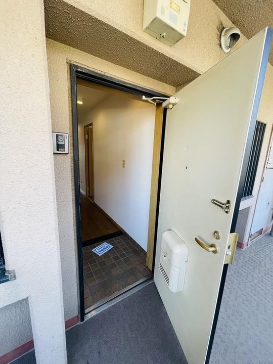ドリームマンションBの玄関