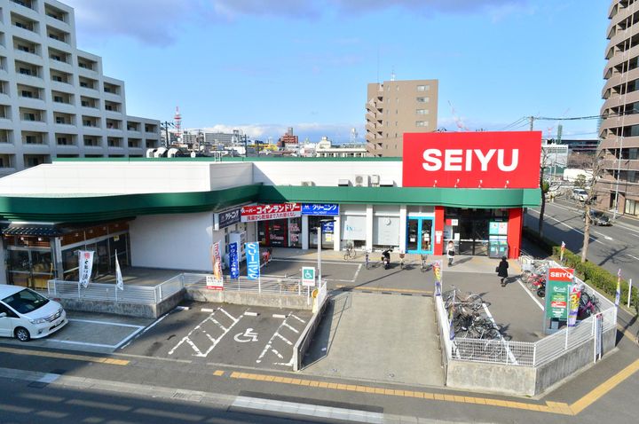 ラ・ルーチェKの周辺