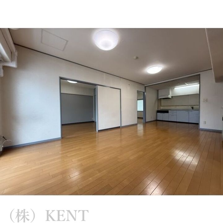 イリス宮の森の居間