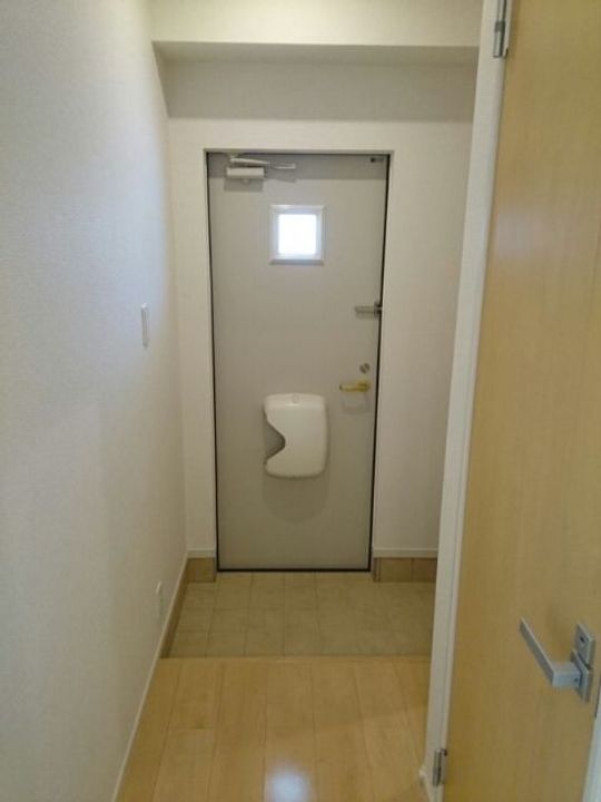 カレント大町IIの玄関