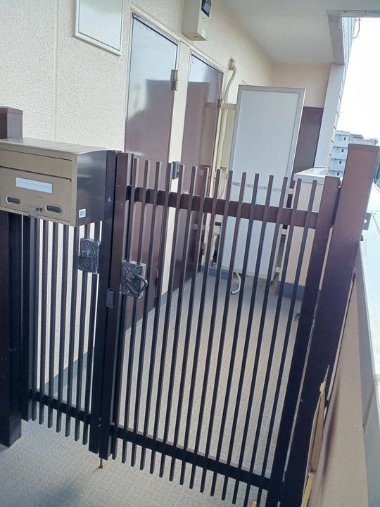 つくば5ビルの玄関