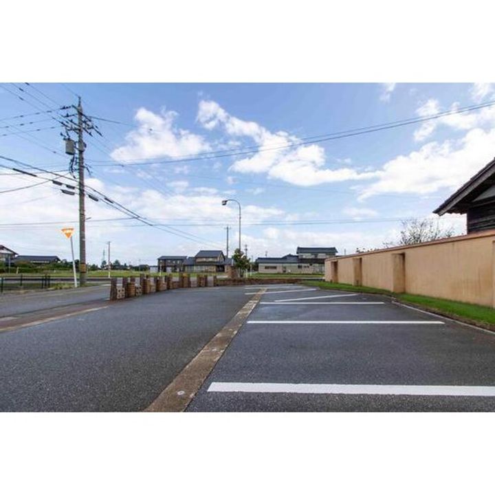 ロイヤルガーデン砺波IIの地図